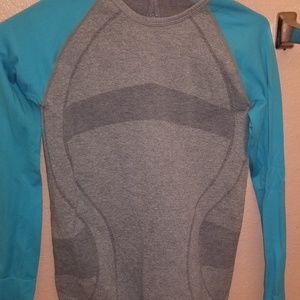 Long sleeve workout shirt
